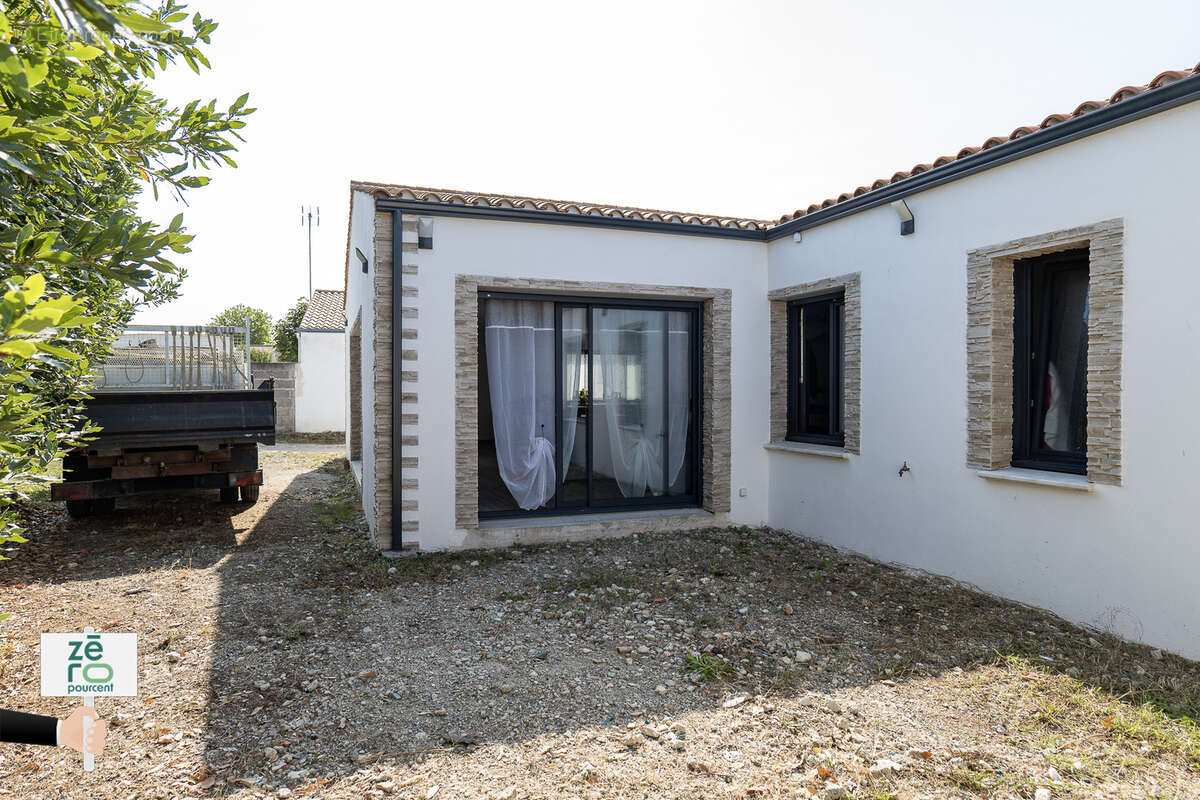 Maison à CHAMPAGNE-LES-MARAIS