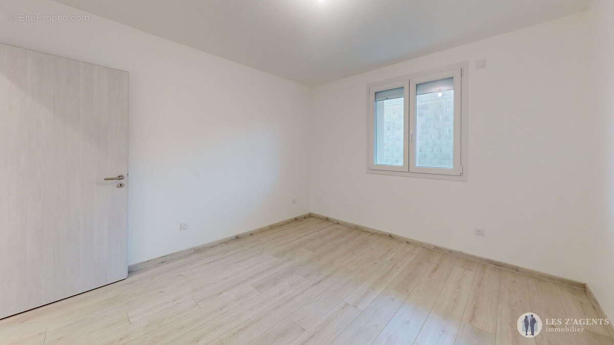 T4 récent rez-de-jardin de 100m2 - photo 11