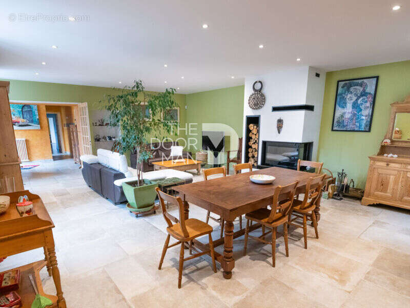 Maison à COSSE-LE-VIVIEN