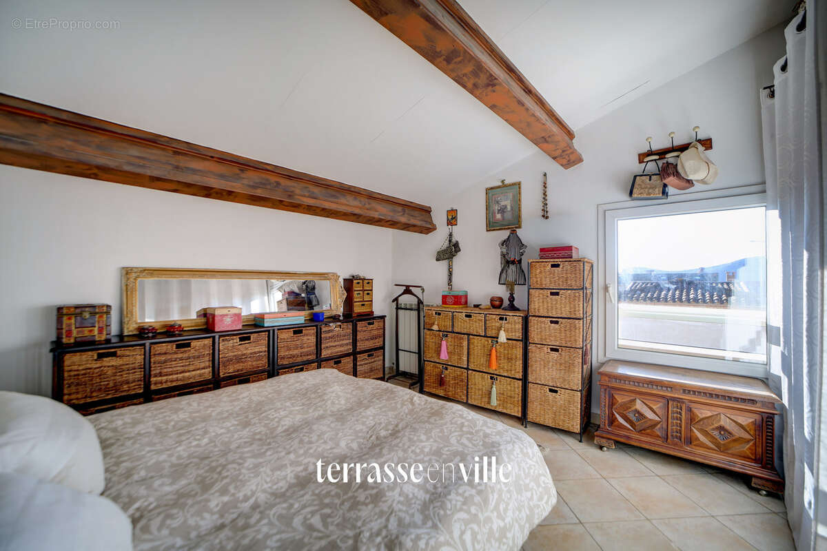 Maison à SAINT-CYR-SUR-MER