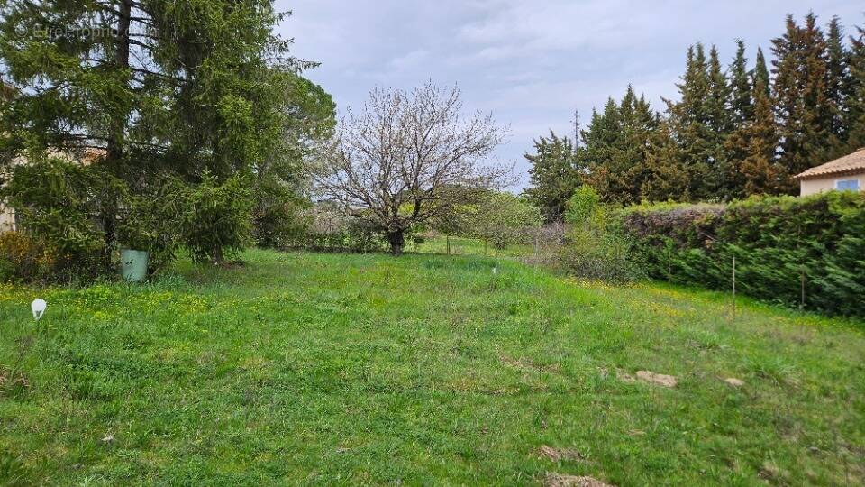 Terrain à LA TOUR-D'AIGUES