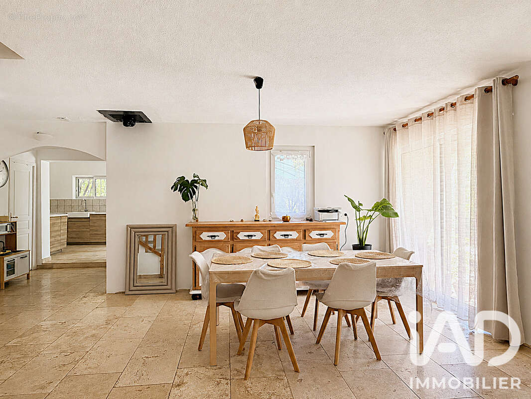 Photo 6 - Maison à LE CASTELLET
