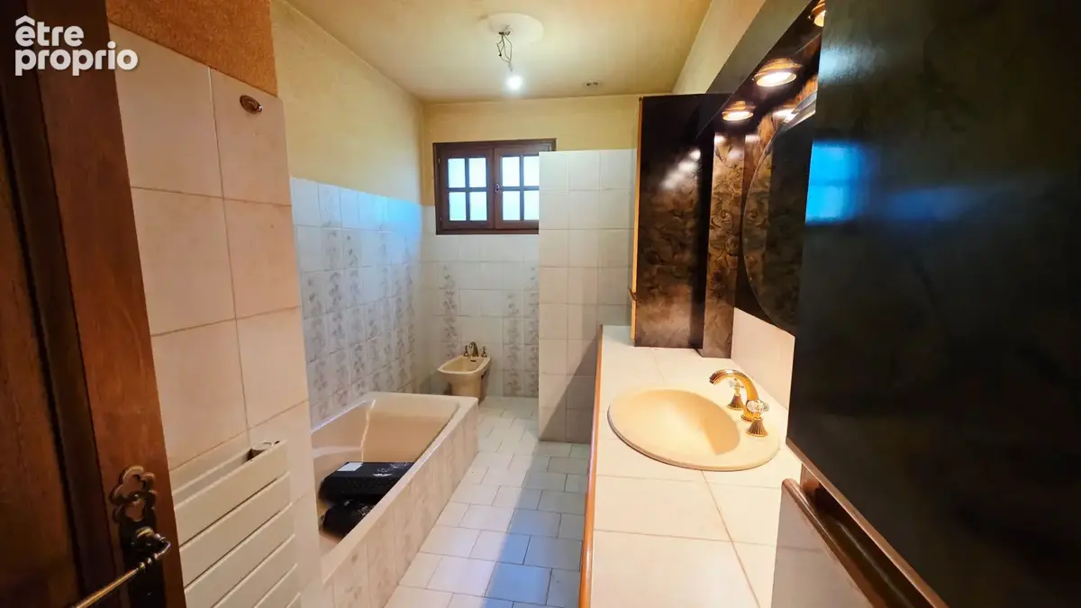 Villa Oyonnax 7 pièce(s) 269 m2 - photo 8