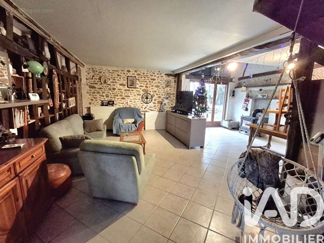 Maison 190 m² à Nesploy  - photo 7