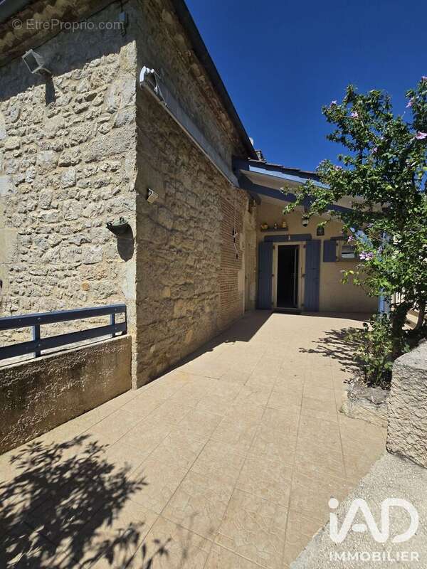 Maison 114 m² à Grezels  - photo 2