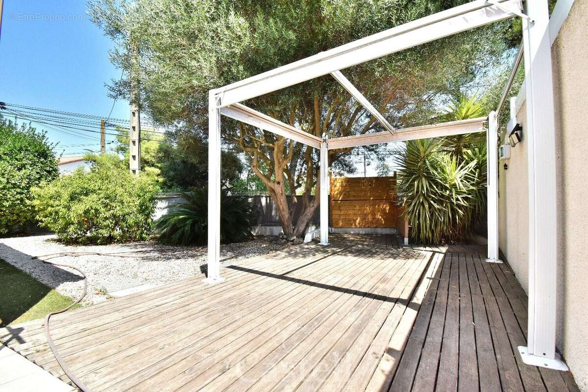 *** Villa type 5 + piscine + double garage *** - photo 19