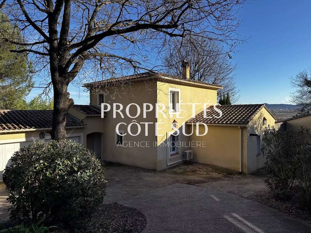 Maison à LAUDUN-L'ARDOISE