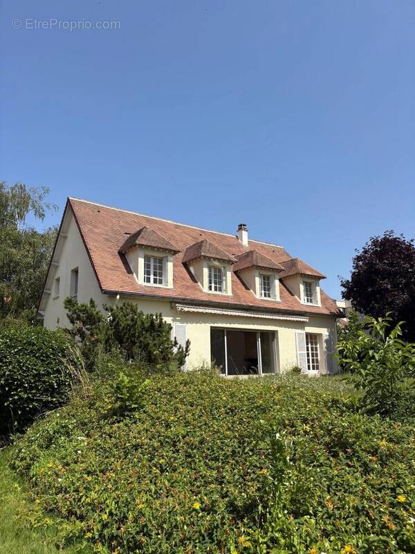 Maison à SAINT-NOM-LA-BRETECHE