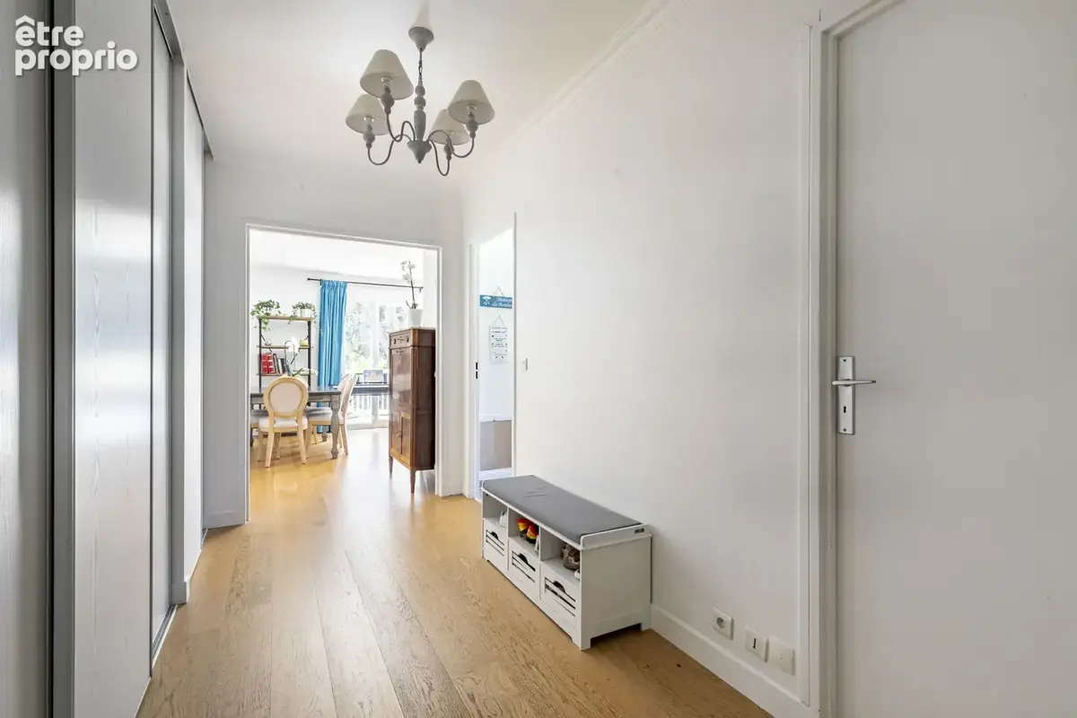 Appartement - 98 m2 - 4 pièces - 3 chambres - Balcon - photo 4