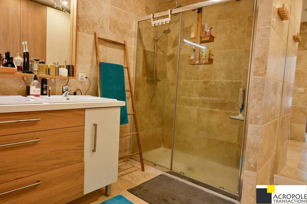 Appartement à SAINT-GENIS-LES-OLLIERES