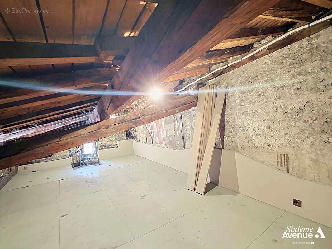 Maison de Village à Saint-Symphorien d'Ozon, 5 pièces, 3 chambres 119 m2. - photo 12