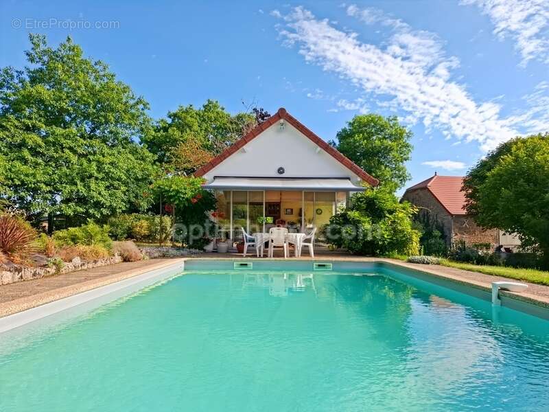 Maison à ESPINASSE-VOZELLE