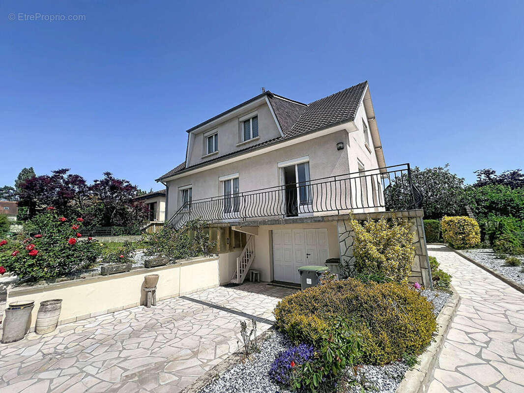 Maison à CORMELLES-LE-ROYAL