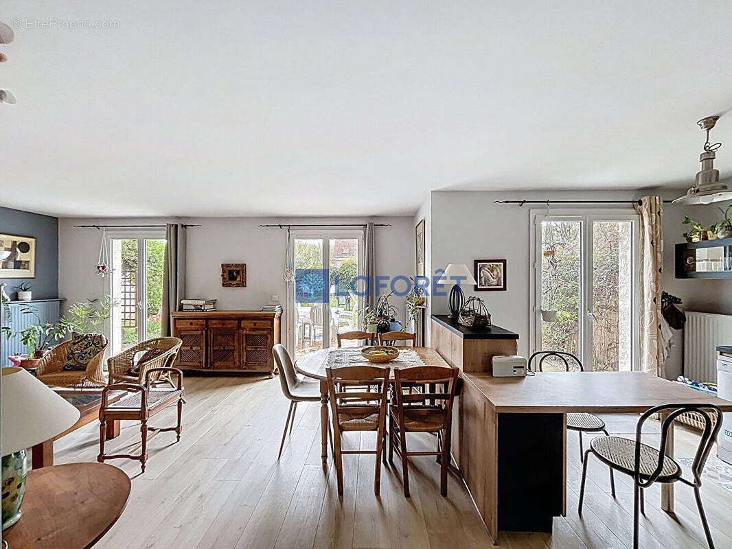 Maison à SAINT-PIERRE-DU-PERRAY