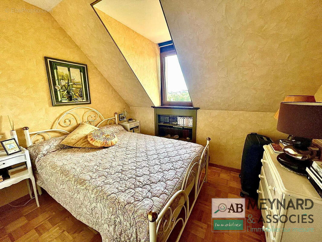 Maison indépendante à vendre à Guerard- 4 chambres - 2 garages - jardin 578m2 - photo 11