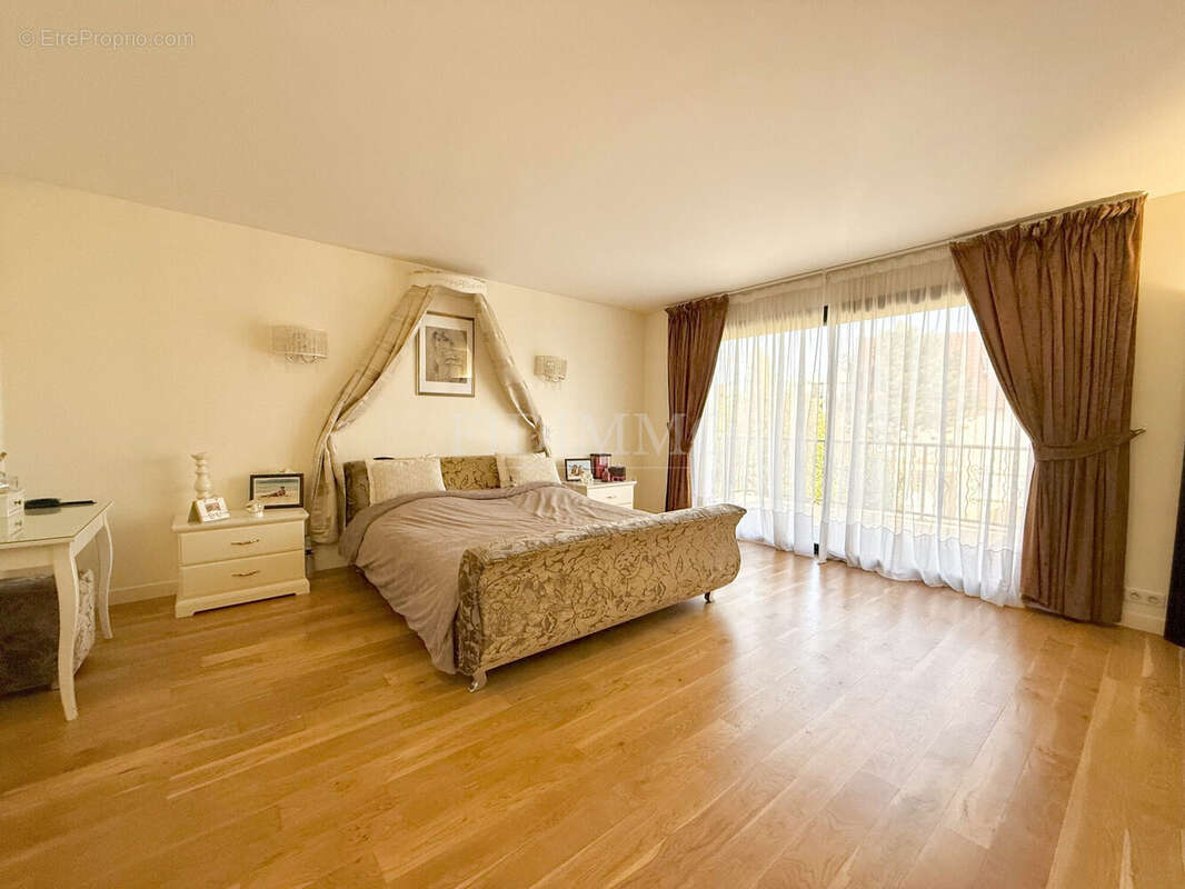 Maison à CHENNEVIERES-SUR-MARNE