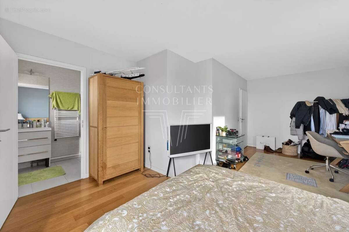 Appartement à LEVALLOIS-PERRET
