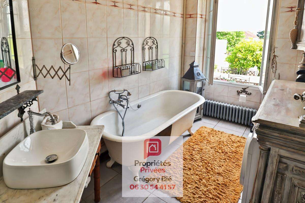 Maison de maître 7 pièce(s) 241 m2 - photo 9