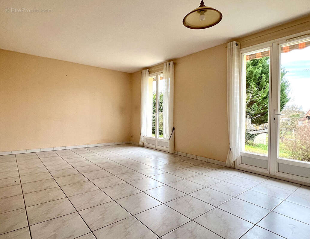 Maison à BUSSAC-SUR-CHARENTE