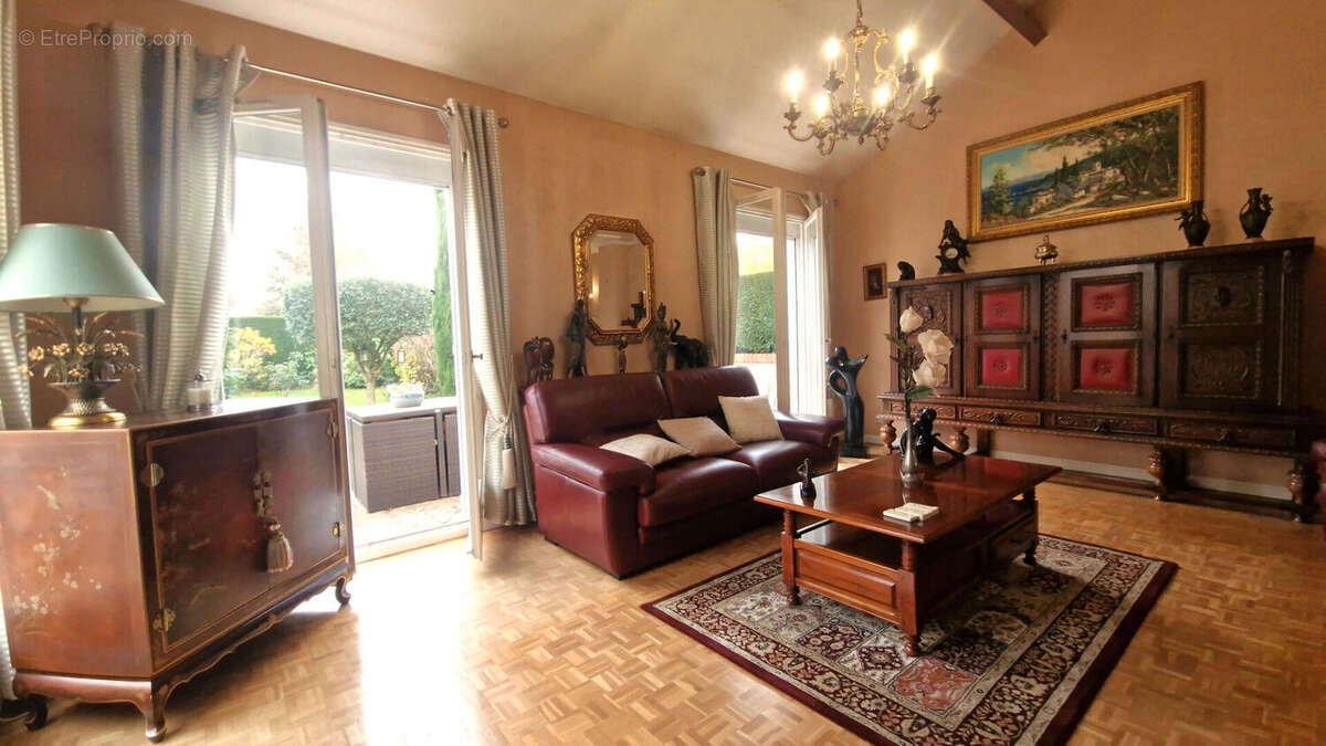 Maison à VOISINS-LE-BRETONNEUX