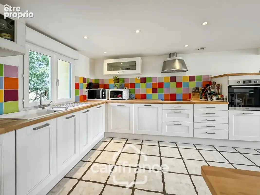 Chanas – Une maison familiale au cœur d'un environnement naturel privilégié composée de 6 pièces - photo 6