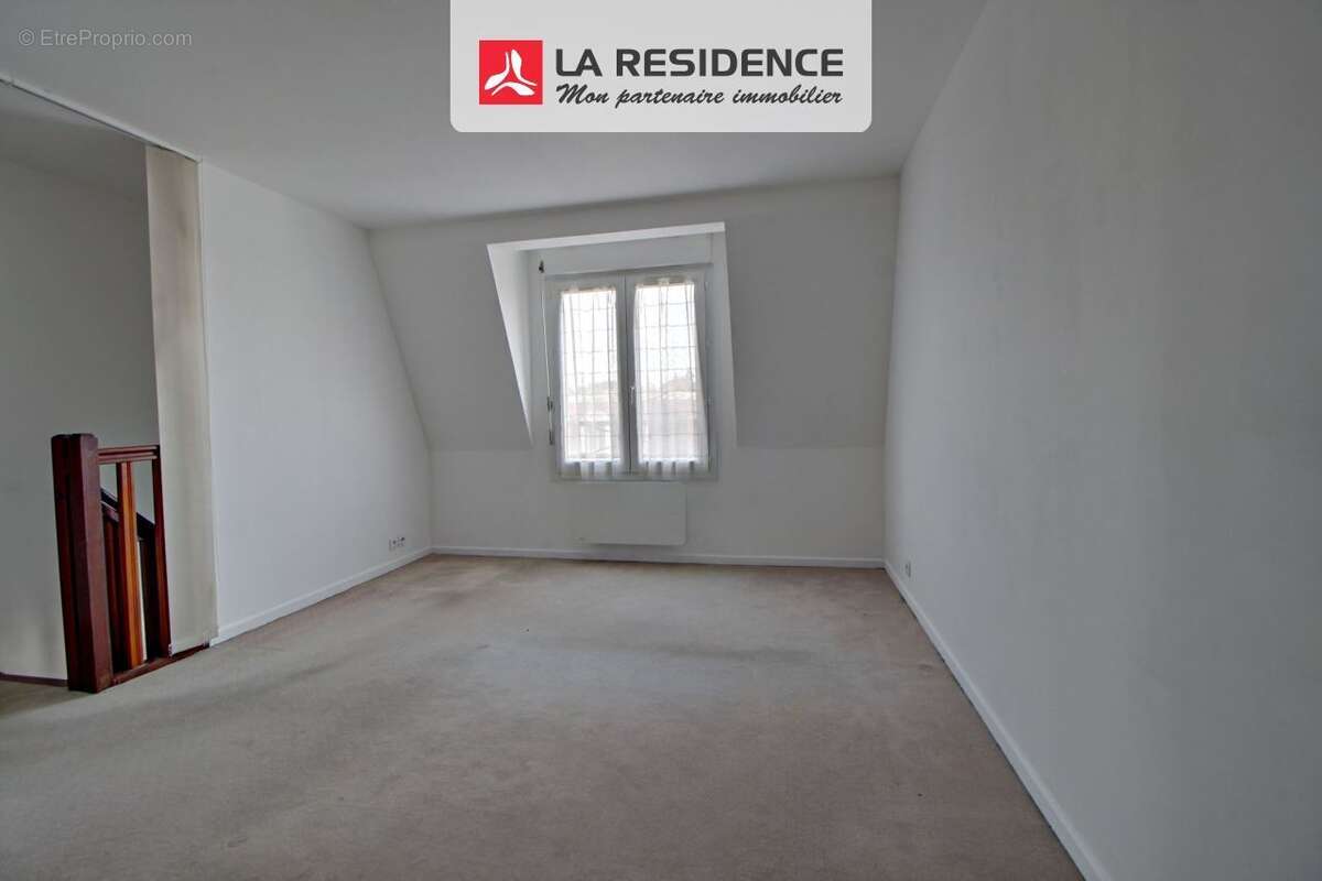 Appartement à LES CLAYES-SOUS-BOIS