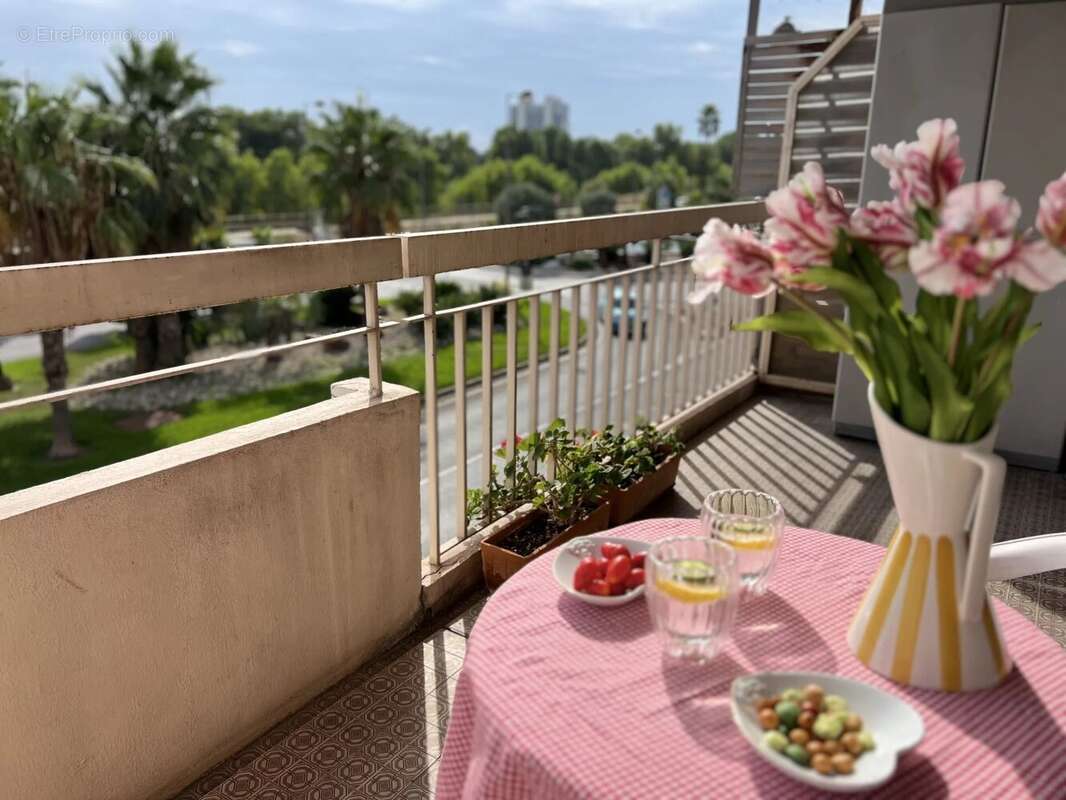 Appartement à SAINT-LAURENT-DU-VAR