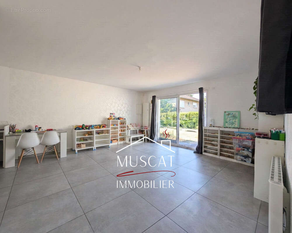 CHASSIEU // Maison - 7 pièces - Appartement indépendant de Type 3 - Garage - Sous sol complet - Jardin - Terra - photo 12