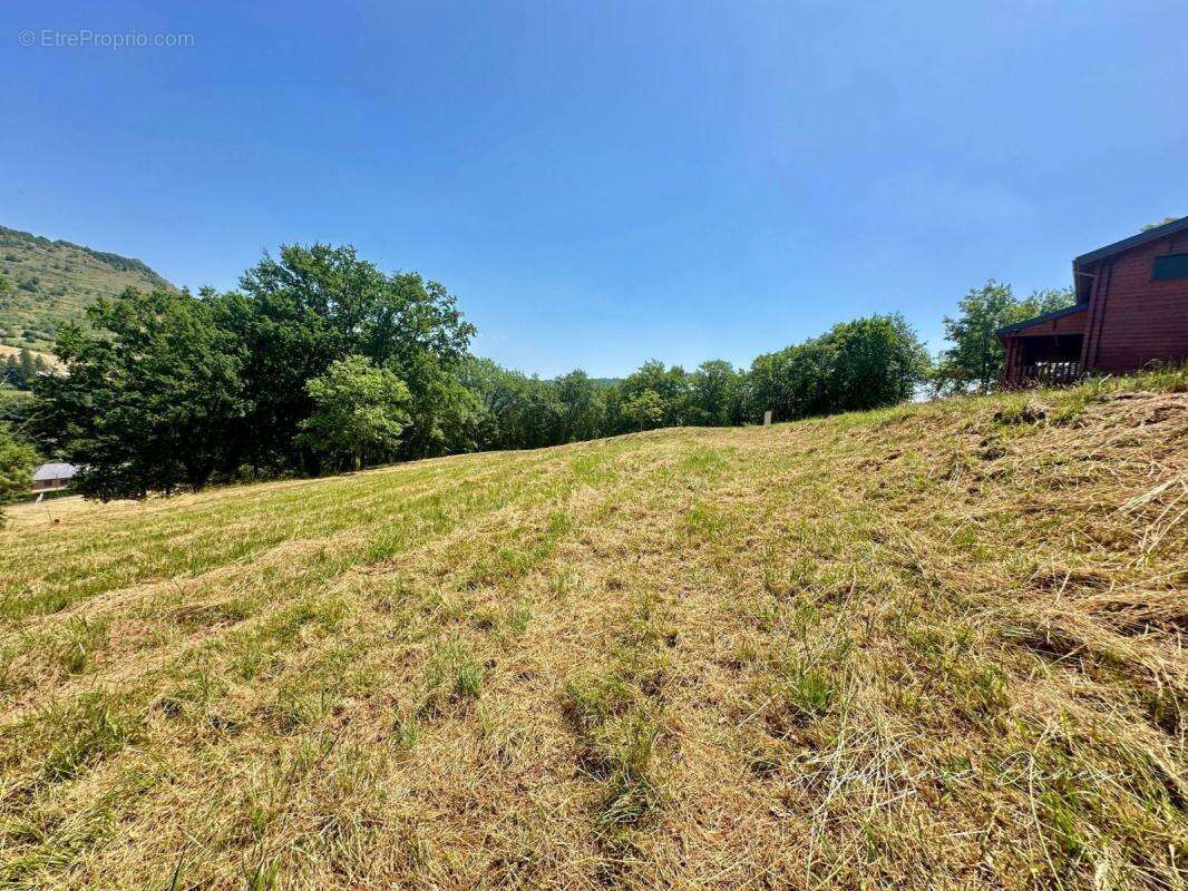 Terrain à MARCILLAC-VALLON