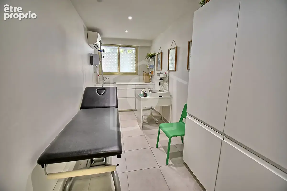 Local commercial 87 m² - Boulevard Albert 1er - Antibes centre - photo 3