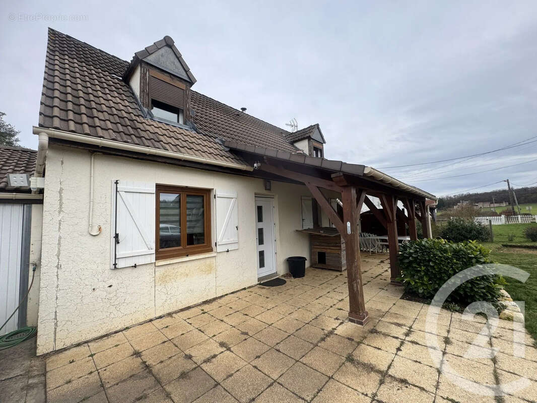 Maison à LUCY-SUR-YONNE
