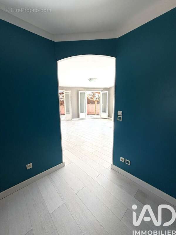 Maison 110 m² à Montblanc  - photo 9