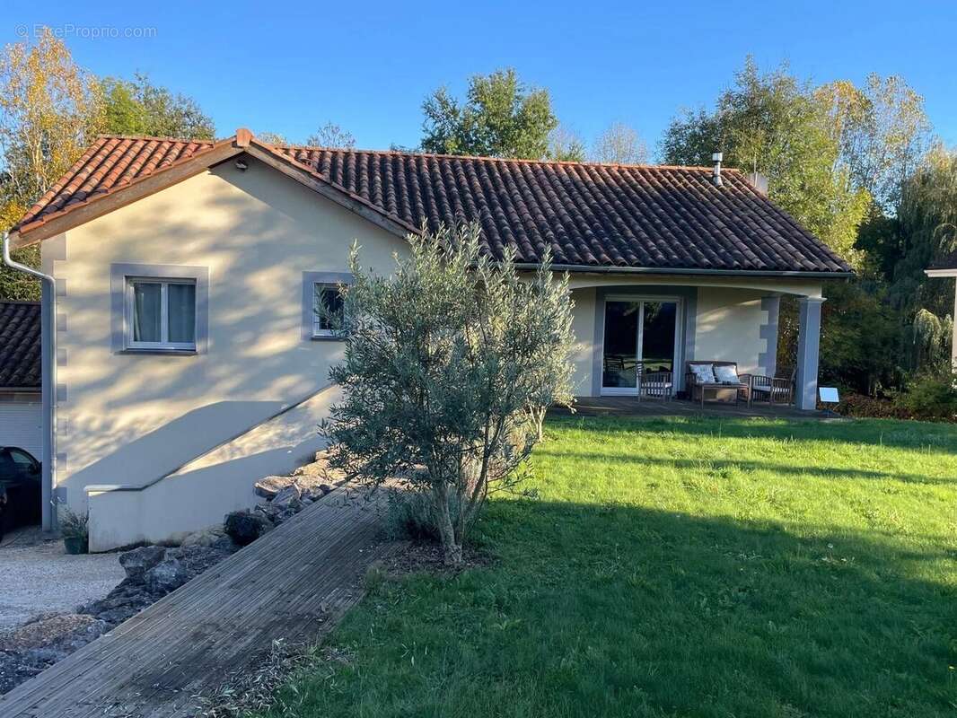 Maison à LA TOUR-DU-PIN