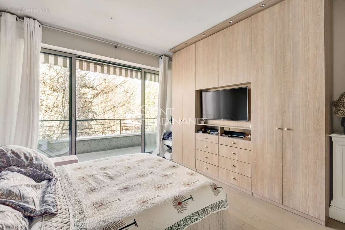 Appartement à NEUILLY-SUR-SEINE