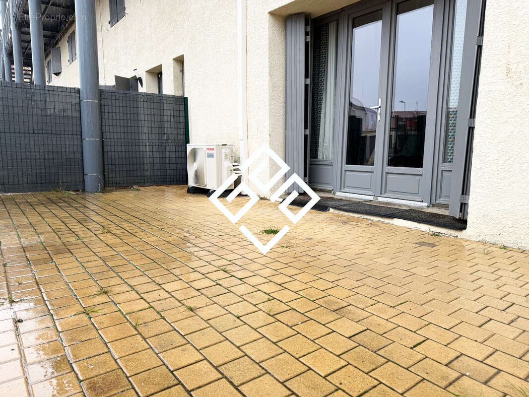 Appartement à LEZIGNAN-CORBIERES