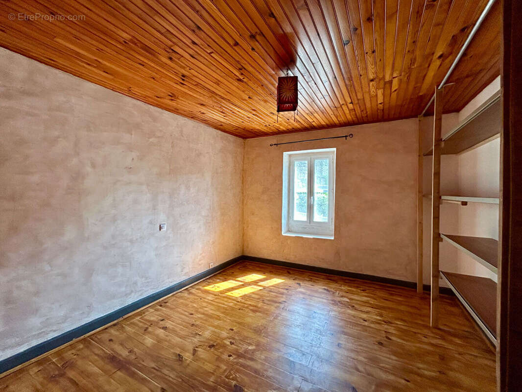 Maison à SAINT-MARTIN-SUR-LAVEZON