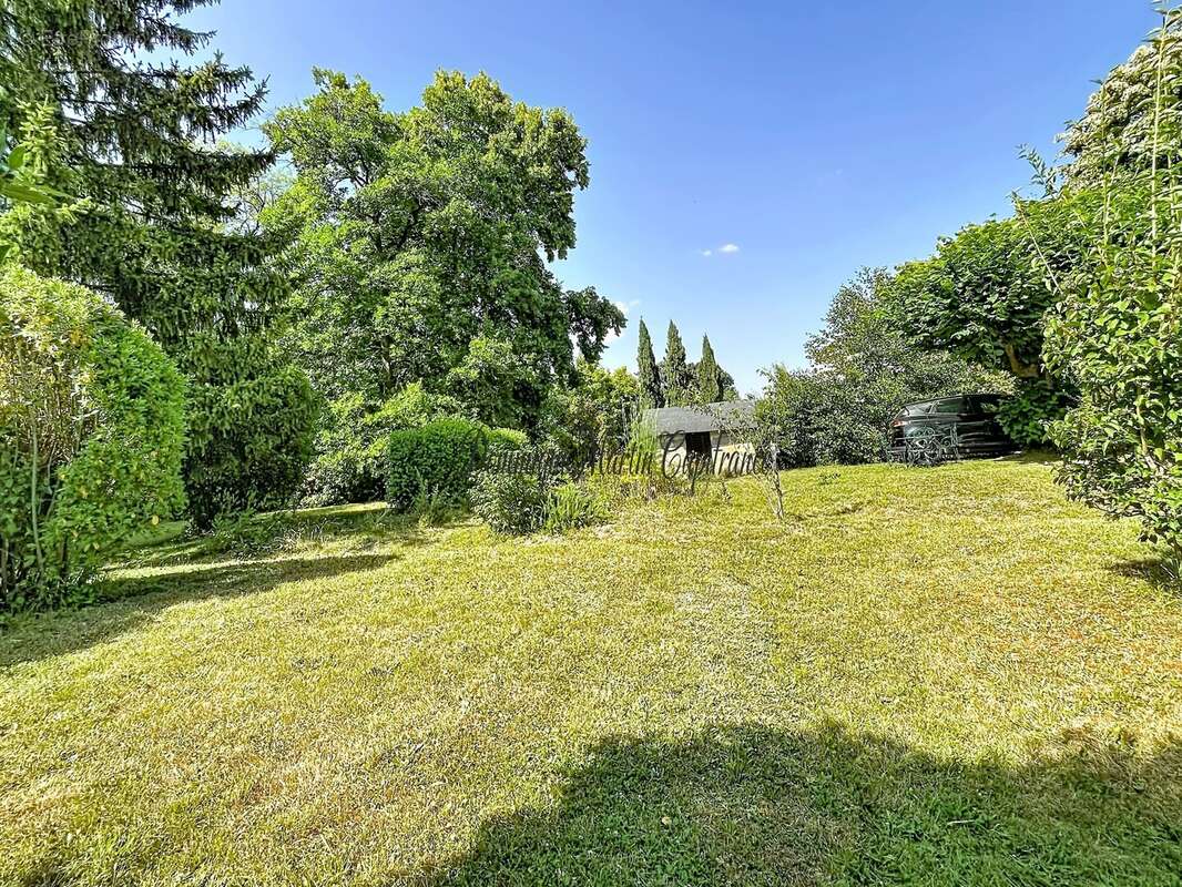 LA CHARTRE SUR LE LOIR (72)-Vue imprenable sur le Loir – Maison familiale rénovée avec jardin d'exception à 500 m du centre-vill - photo 23