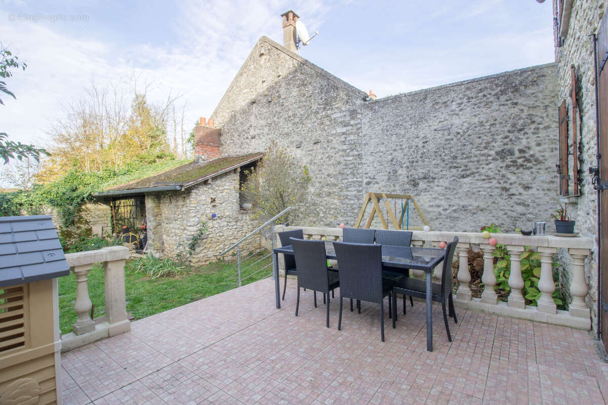 Maison à VILLENEUVE-SUR-AUVERS