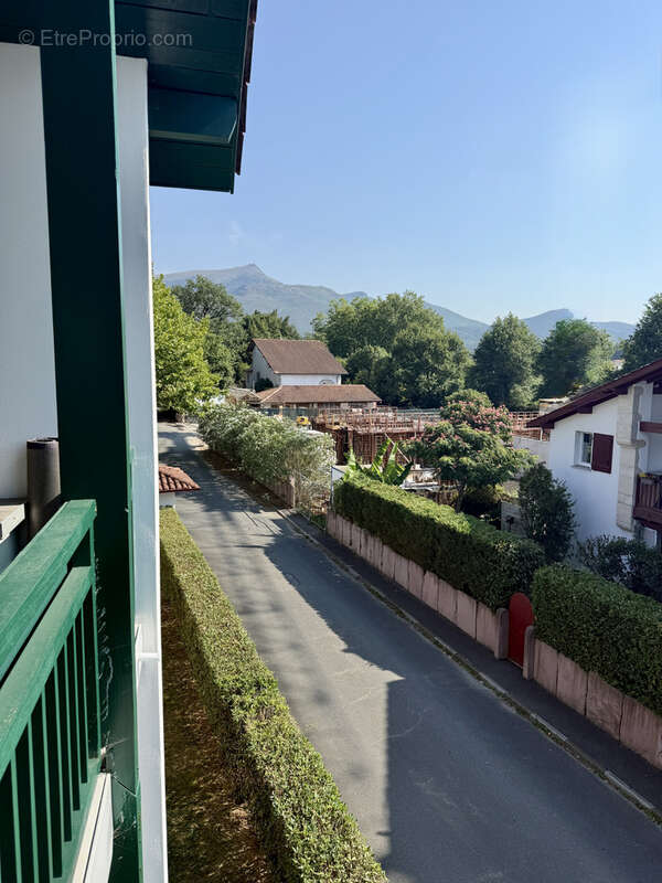 Dernier étage, superbe T3 traversant de 65 m2 avec grande terrasse, parking et cave, à seulement 10 minutes de - photo 14