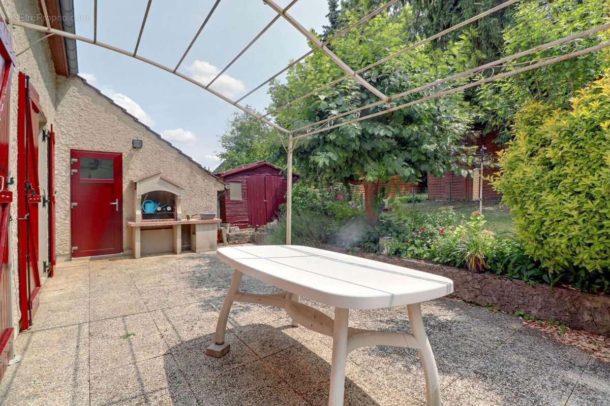 Maison à JOUY-LE-MOUTIER