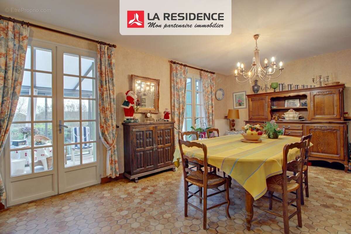 Maison à SAINTE-BARBE-SUR-GAILLON