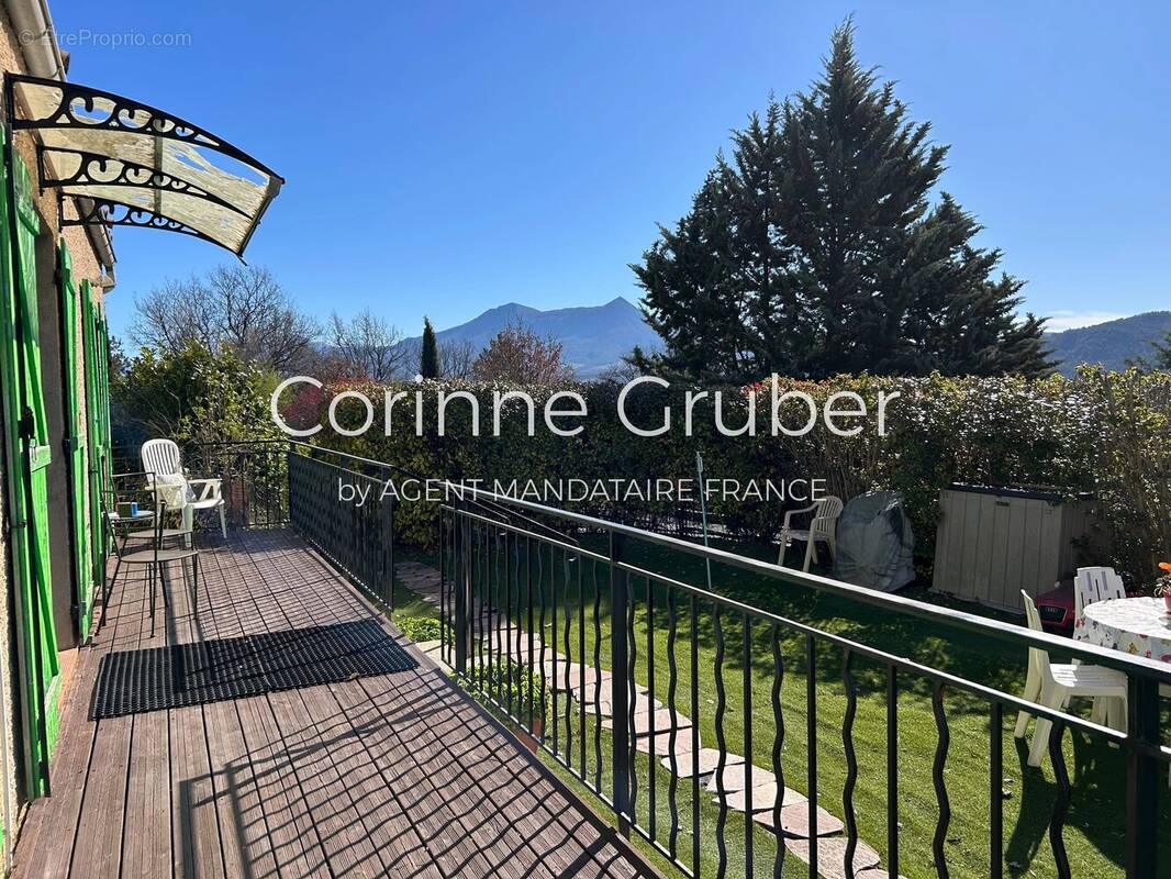 Appartement à MALLEMOISSON