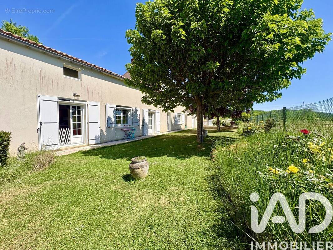 Photo 1 - Maison à BOURG-CHARENTE