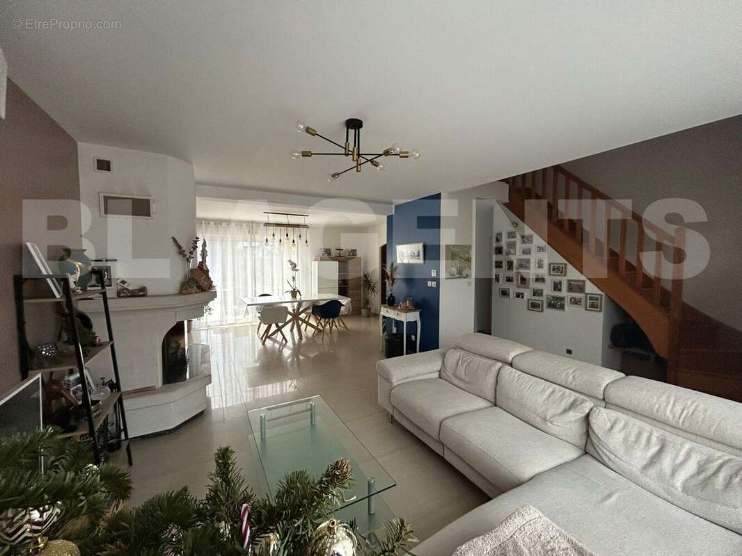 IMG-20251218-WA0033 - Maison à ARMENTIERES-EN-BRIE