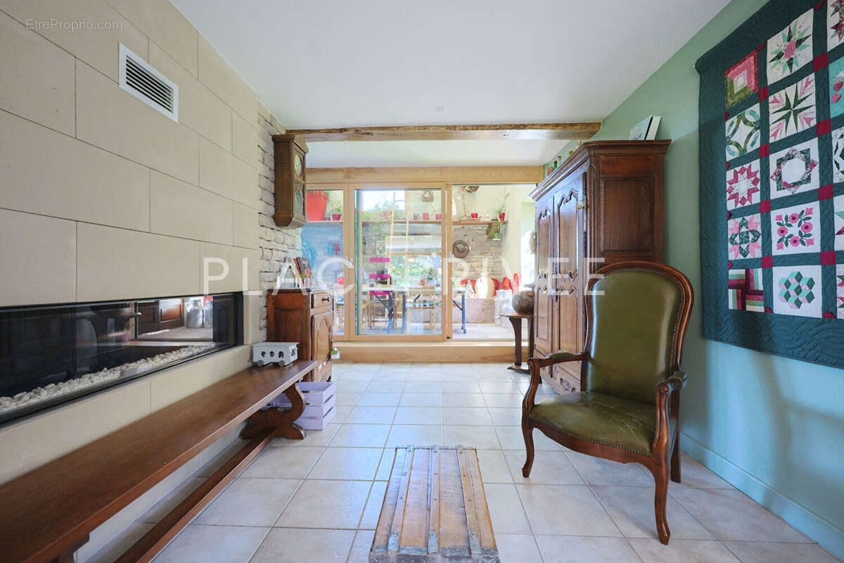 Maison à LA CHAPELLE-AUX-BOIS