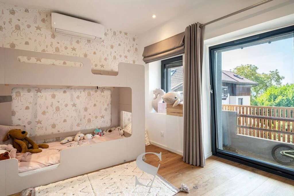 Appartement à PRINGY