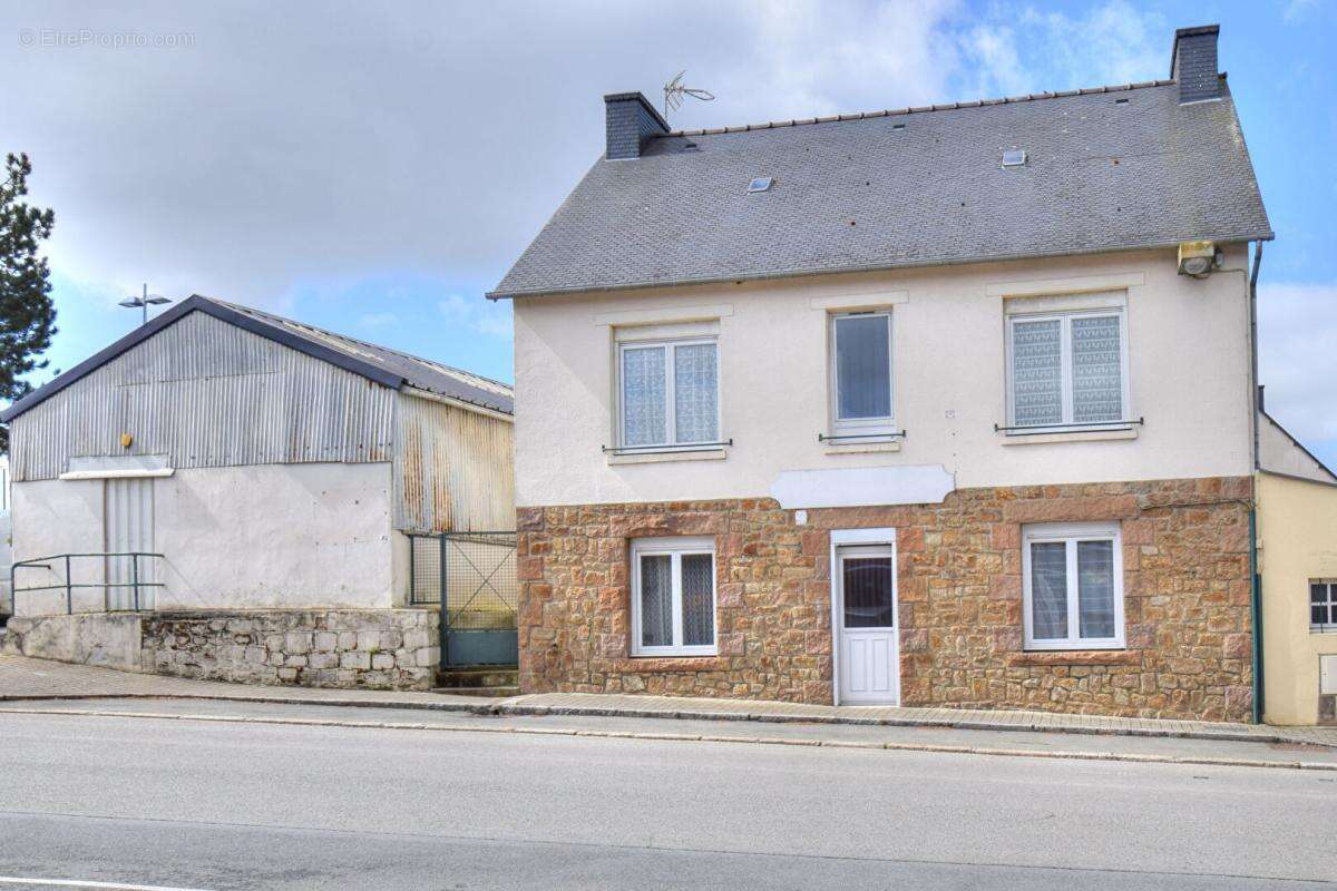 Maison à PLOUMAGOAR
