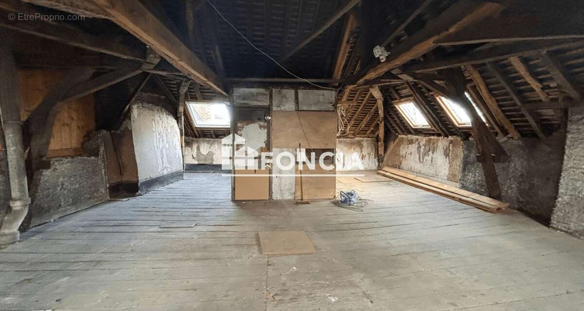Appartement sur les quais avec garage possible et grenier à aménager - photo 6