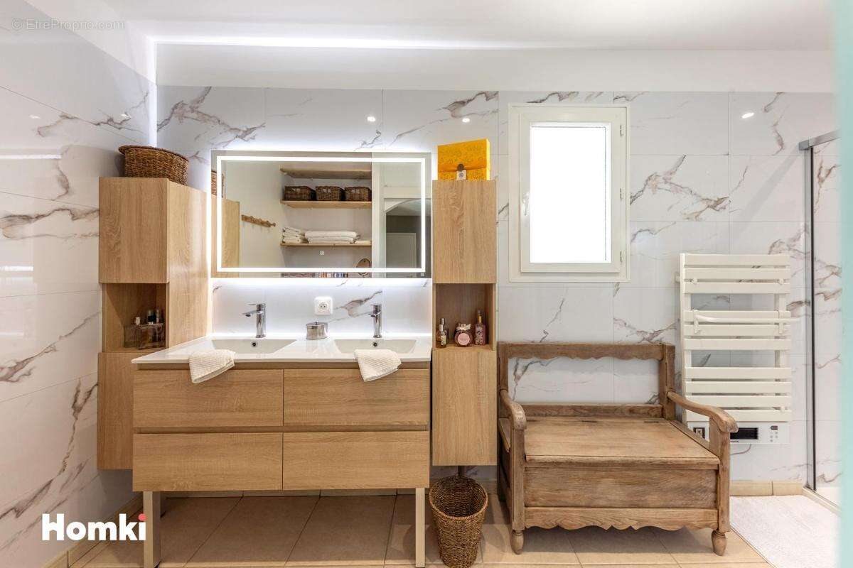 Maison à LE MUY
