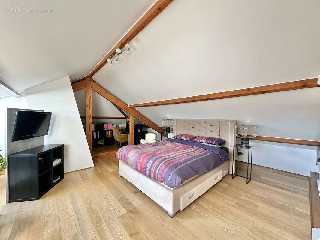 Pavillon familial - centre champs sur marne - photo 12
